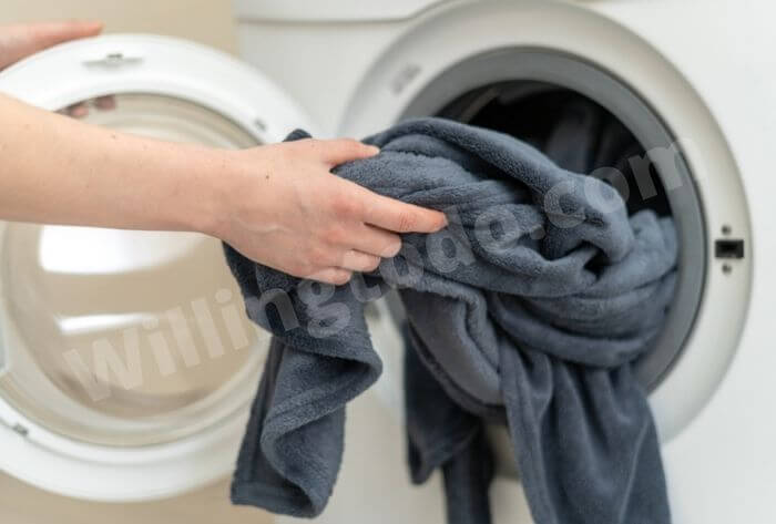Wash Blanket in Washing Machine