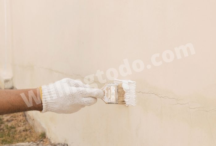 Seal the cracked wall of the house