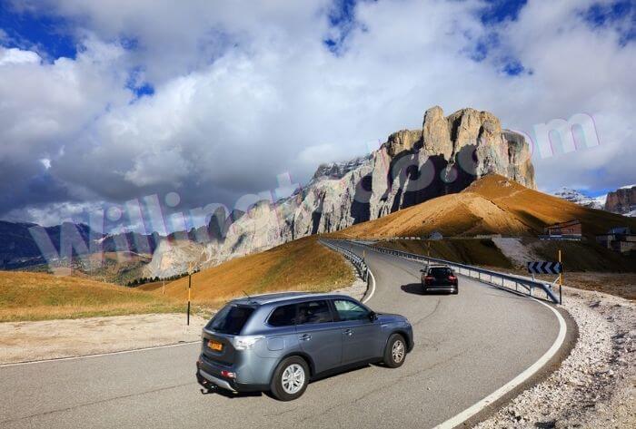 Keep distance while driving uphill