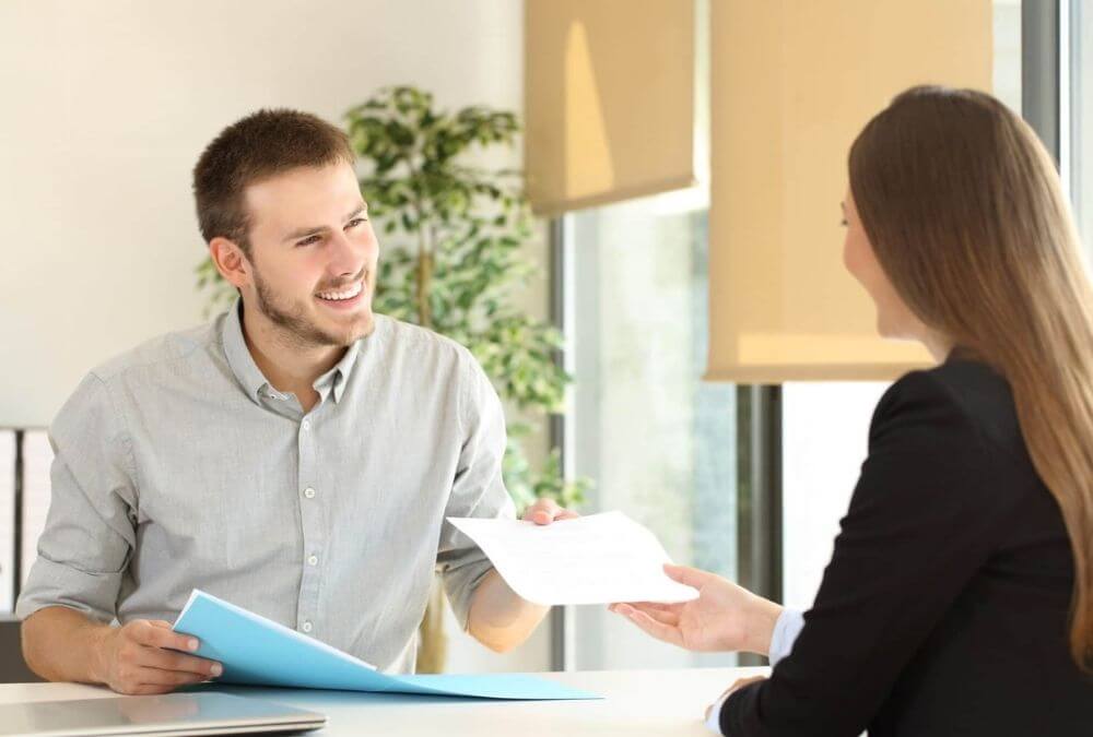 Get benefits of a CV to show yourself in a graceful manner
