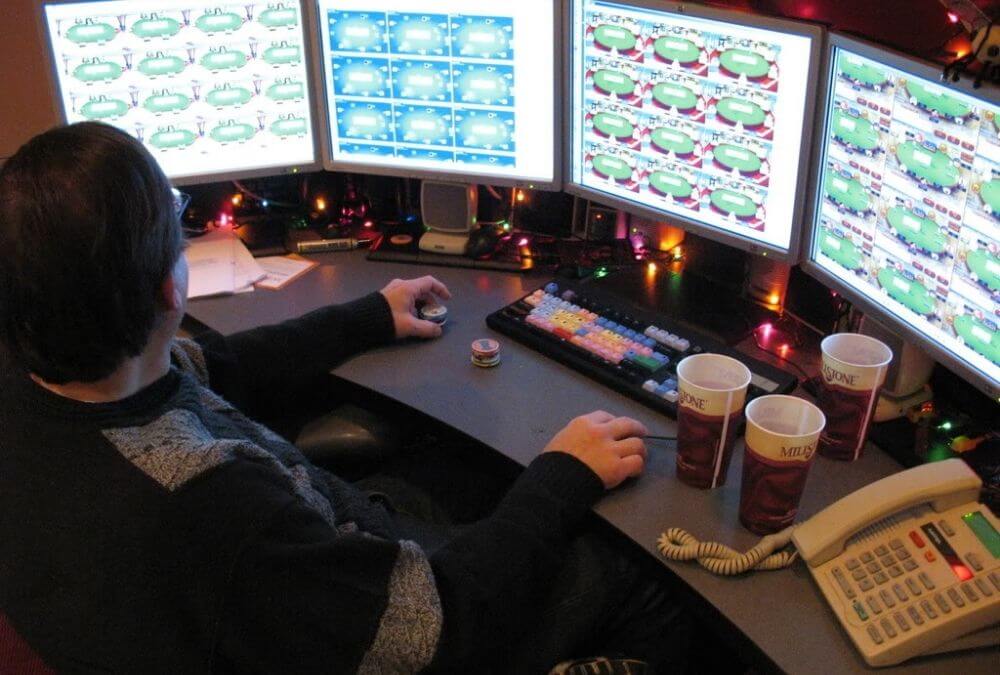 How to play online poker on several tables